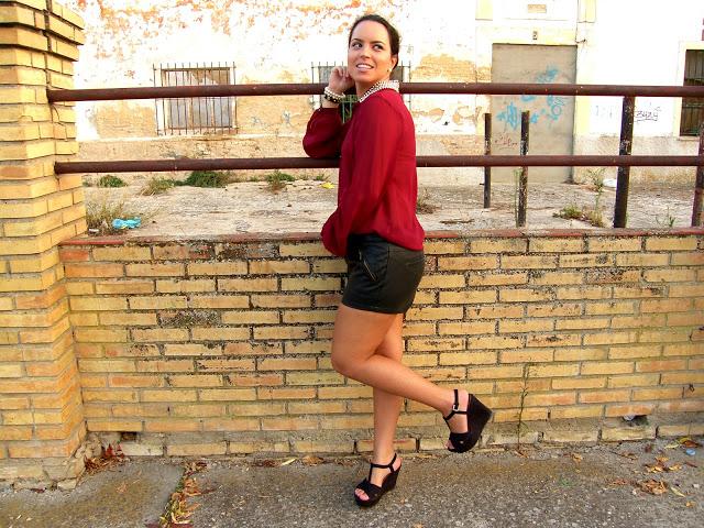 LEATHER + PEARL NECK