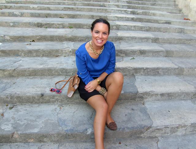 PLEATED SKIRT ON STAIRS