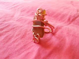 Anillos elaborados con los cristales encontrados como desechos en el Mar