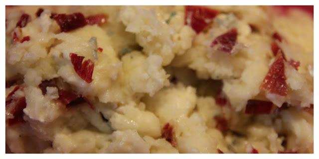 patatas con ibérico y queso azul - patatoes with iberico and blue cheese