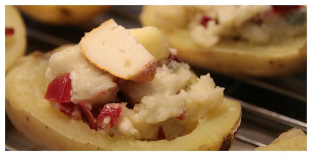 patatas con ibérico y queso azul - patatoes with iberico and blue cheese