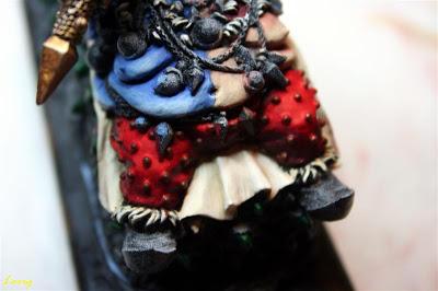 Pintura de las tachuelas en los pantalones de Grasientus Dientetoro