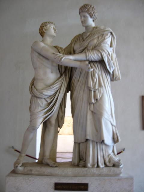 DE PROPORCIONES DIVINAS, HEROICAS Y HUMANAS.