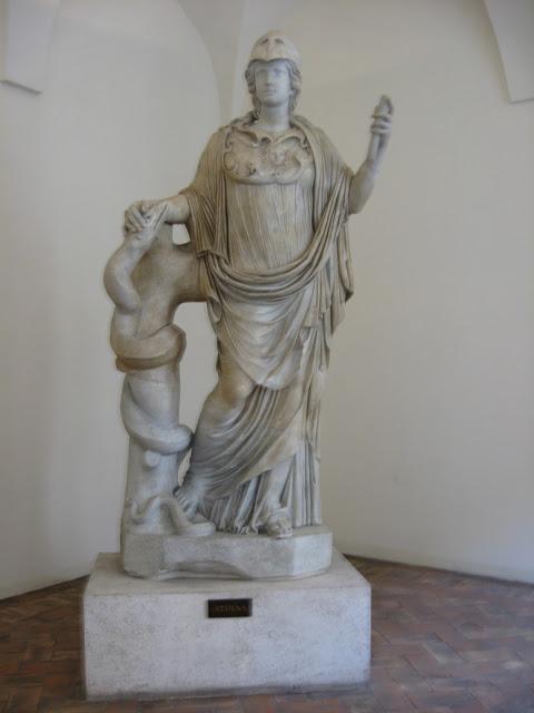 DE PROPORCIONES DIVINAS, HEROICAS Y HUMANAS.