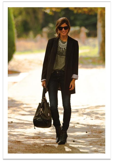 Un look con jeans y camiseta