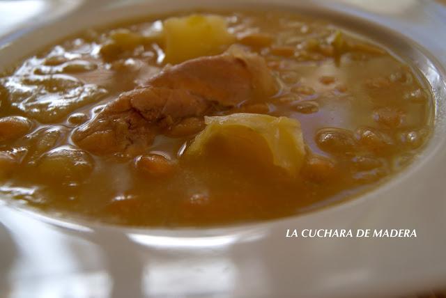 POTAJE DE JUDIAS BLANCAS CON COL Y UNTO GALLEGO