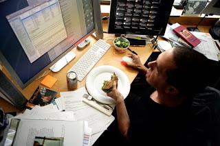 HORARIOS LABORALES: UN RIESGO NUTRICIONAL