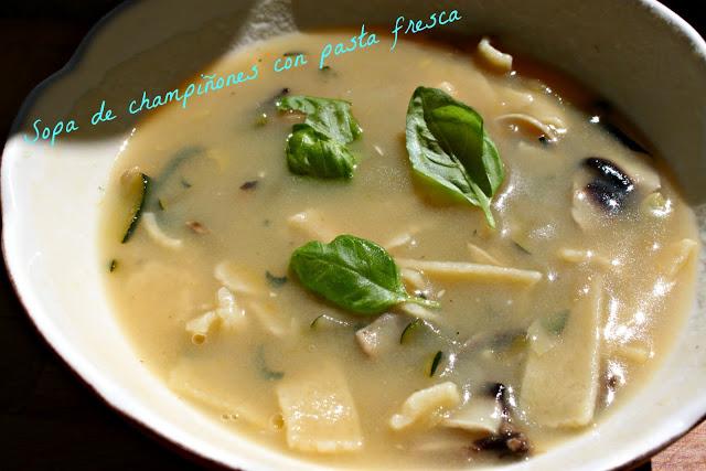 SOPA DE CHAMPIÑONES  CON PASTA FRESCA