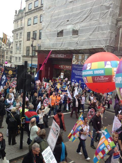 Londres sale a la calle contra los recortes