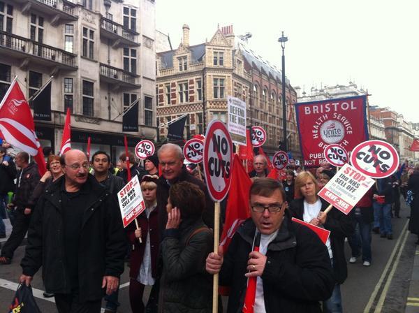 Londres sale a la calle contra los recortes