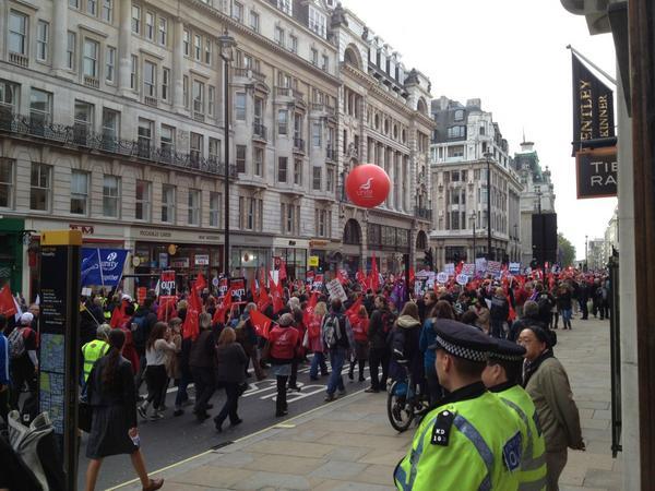 Londres sale a la calle contra los recortes