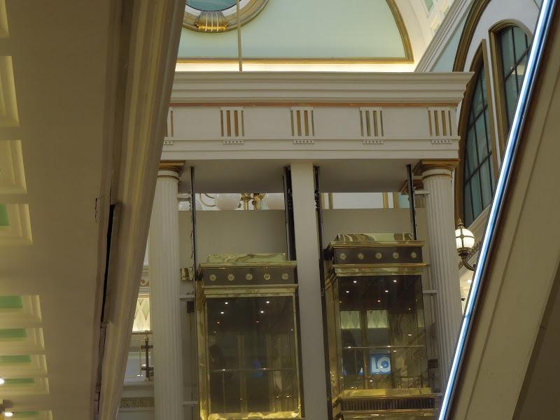 BARCELONA : Centro Comercial Gran Via 2 II