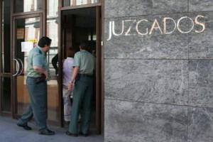 Un mes de multa por un pedo