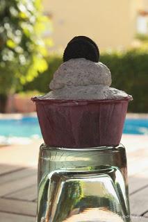 Cupcakes de chocolate con frosting de Oreo