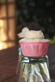 Cupcakes de chocolate con frosting de Oreo