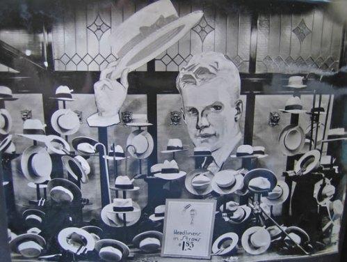 Escaparate de Sombrerería y Complementos