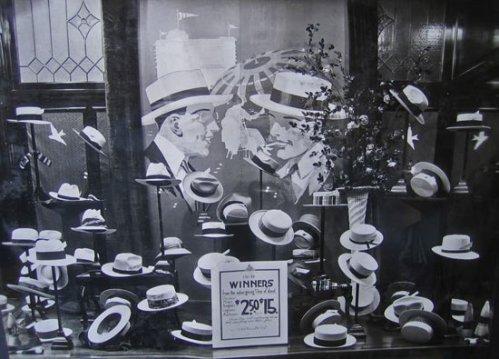 Escaparate de Sombrerería y Complementos