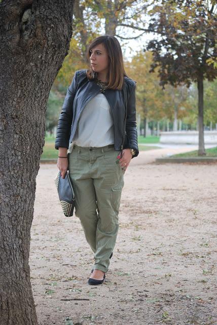 KHAKI&BLACK.;-