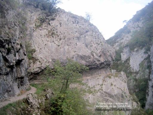 Video, fotos y mapa Desfiladero las Xanas: Paseo excavado sobre roca