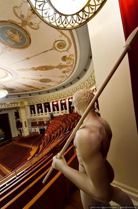 En las entrañas del Teatro Estatal de Novosibirsk