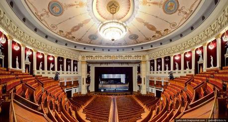 En las entrañas del Teatro Estatal de Novosibirsk