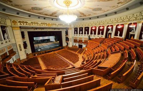 En las entrañas del Teatro Estatal de Novosibirsk