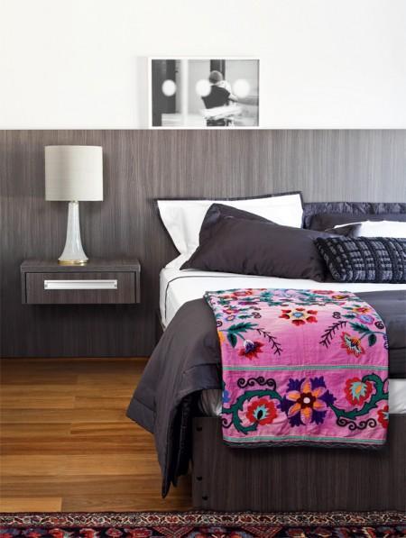 sillas eames negro muebles sillas de nogal estilo nórdico estilo escandinavo estantería reciclada amarilla estampados de rayas blancas y negra decoración diseño de interiores Decoración vibrante decoración nórdica en colores oscuros decoración moderna decoración escandinava decoración en São Paulo Brasil decoración en neutros con toques de color decoración de interiores decoración de diseño deco blogger cálida y aireada blog estilo nórdico blog deco blog de interiorismo blog de decoración 