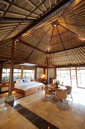 Fotos de Amandari, Kedewatan