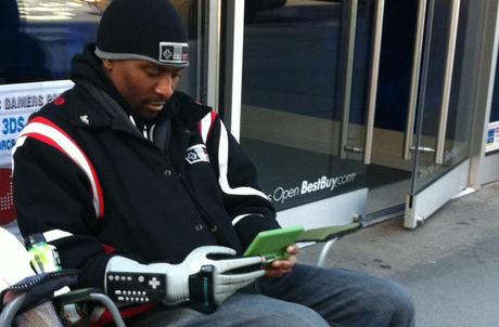 Isaiah-TriforceJohnson-Frikarte Ya hay quien hace cola en Nueva York para comprar la Wii U