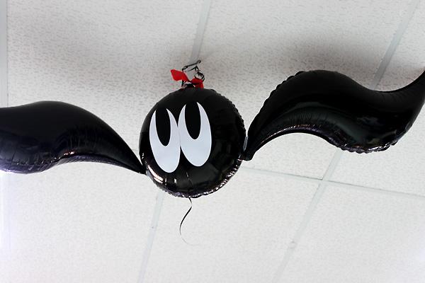 Tutorial: un murciélago con globos foil - Paperblog