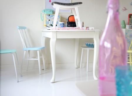 walking closet decoración muchos colores en el hogar estilo nórdico estilo escandinavo estampados colores pastel diseño pisos pequeños diseño de interiores decoración pisos pequeños decoración nórdica decoración femenina decoración escandinava decoración en colores pastel decoración en blanco decoración divertida decoración de interiores decoración con ganchillo decoración con artículos cerámica colores deco blogger cojines estampados color pastel cojines de colores blog interiorismo blog interiores nórdicos blog decoración nórdica blog deco 