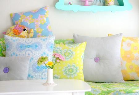 walking closet decoración muchos colores en el hogar estilo nórdico estilo escandinavo estampados colores pastel diseño pisos pequeños diseño de interiores decoración pisos pequeños decoración nórdica decoración femenina decoración escandinava decoración en colores pastel decoración en blanco decoración divertida decoración de interiores decoración con ganchillo decoración con artículos cerámica colores deco blogger cojines estampados color pastel cojines de colores blog interiorismo blog interiores nórdicos blog decoración nórdica blog deco 