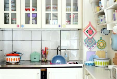 walking closet decoración muchos colores en el hogar estilo nórdico estilo escandinavo estampados colores pastel diseño pisos pequeños diseño de interiores decoración pisos pequeños decoración nórdica decoración femenina decoración escandinava decoración en colores pastel decoración en blanco decoración divertida decoración de interiores decoración con ganchillo decoración con artículos cerámica colores deco blogger cojines estampados color pastel cojines de colores blog interiorismo blog interiores nórdicos blog decoración nórdica blog deco 