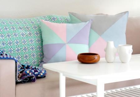 walking closet decoración muchos colores en el hogar estilo nórdico estilo escandinavo estampados colores pastel diseño pisos pequeños diseño de interiores decoración pisos pequeños decoración nórdica decoración femenina decoración escandinava decoración en colores pastel decoración en blanco decoración divertida decoración de interiores decoración con ganchillo decoración con artículos cerámica colores deco blogger cojines estampados color pastel cojines de colores blog interiorismo blog interiores nórdicos blog decoración nórdica blog deco 