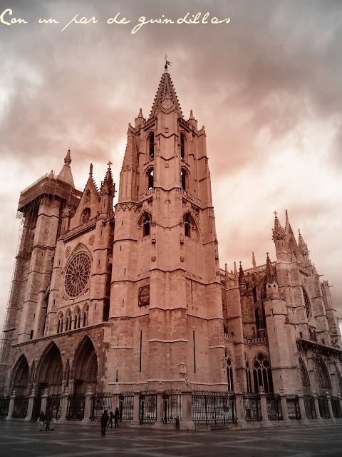 Estar entra Babia y la Luna