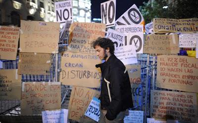 Protestas dentro y fuera del Congreso.