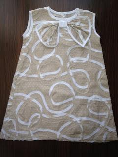 Ganadores de dos vestidos de niña cortesía de Divina Providencia