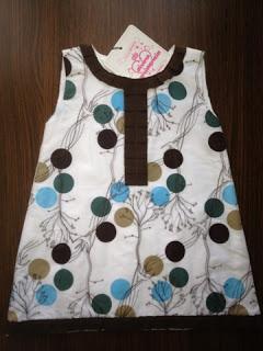 Ganadores de dos vestidos de niña cortesía de Divina Providencia