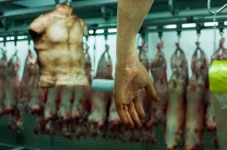 Campaña publicitaria vende carne humana para promocionar “Resident Evil 6″