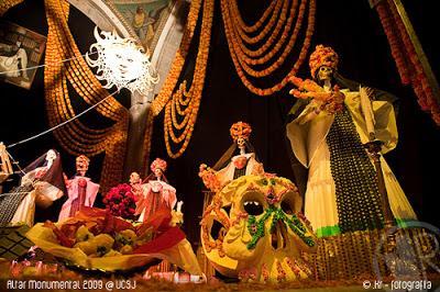 Días de muertos en el Claustro, días de guardar...días de lisonja.