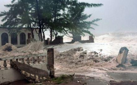20121025063304-huracan-sandy-avanza-a-jamaica-619x348.jpg