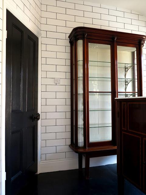 Un vestidor masculino para quitarse el sombrero