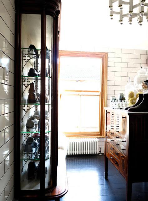 Un vestidor masculino para quitarse el sombrero