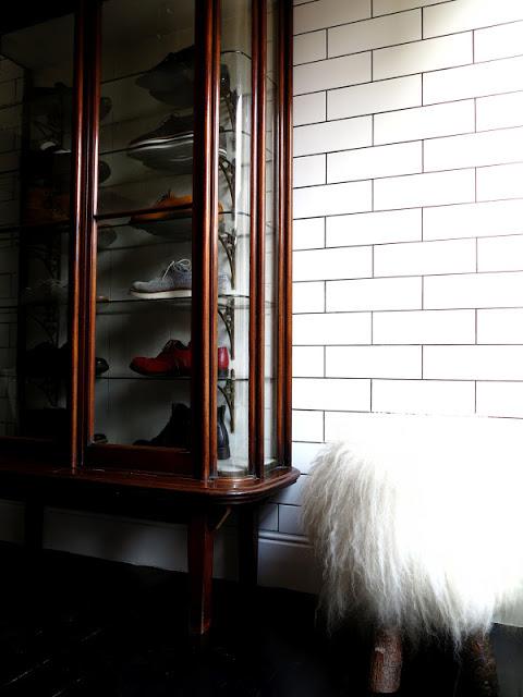 Un vestidor masculino para quitarse el sombrero