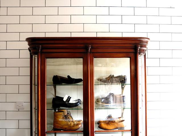 Un vestidor masculino para quitarse el sombrero