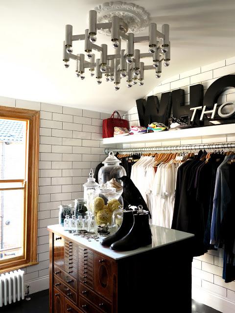 Un vestidor masculino para quitarse el sombrero