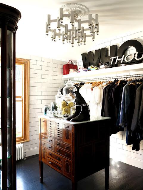 Un vestidor masculino para quitarse el sombrero