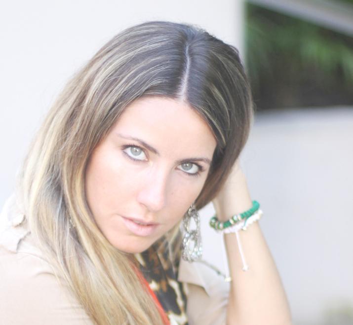 Fashion blogger Mónica Sors, blue eyes