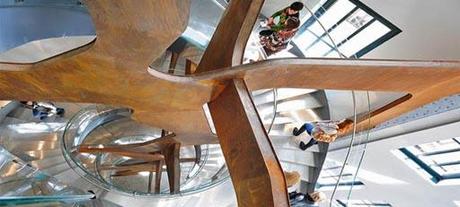 Las escaleras del Espacio Fundación Telefónica, por Quanto Arquitectura y Moneo Brock Studio