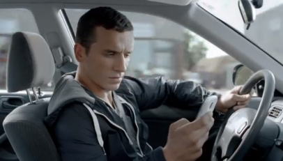 Mensajeando y manejando desde años de la carreta